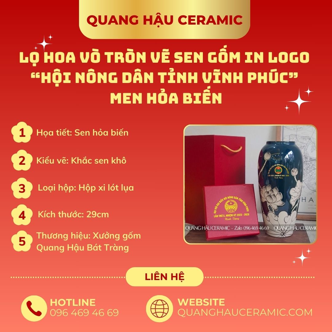 Cận cảnh lớp men hỏa biến sương xanh và họa tiết khắc sen khô trên lọ hoa vò tròn Hội Nông dân Vĩnh Phúc.