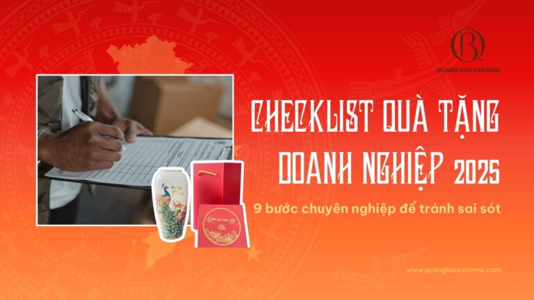 Ảnh thiết kế đồ họa cho bài viết checklist quà tặng doanh nghiệp 2025, với tiêu đề và các mục kiểm tra.