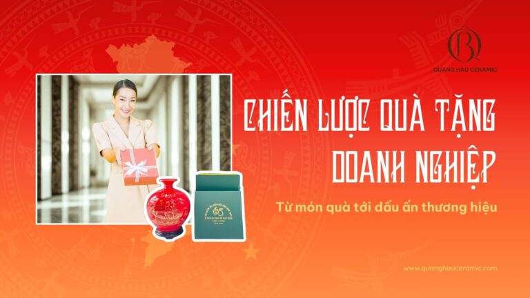 Bộ quà tặng gốm sứ thủ công trong hộp quà sang trọng, minh họa cho chiến lược quà tặng doanh nghiệp hiệu quả từ Quang Hậu Ceramic.